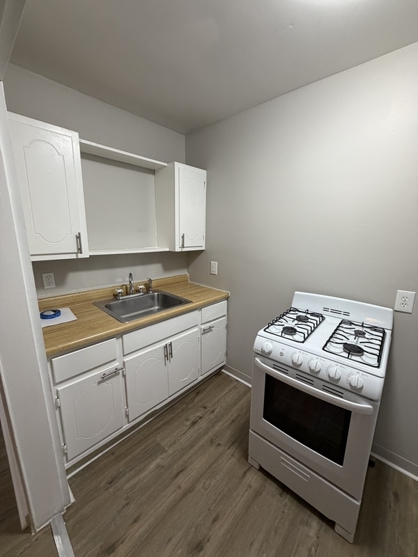 Photo - 2076 Elm Ave