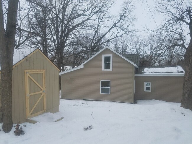 Photo - 26140 Main St