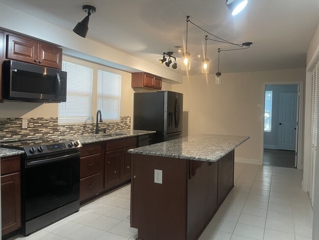 Photo - 101 Honeycutt Dr