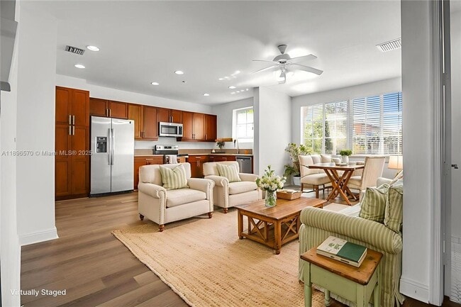 Photo - 1332 SW 2nd Ct Unidad TOWNHOUSE