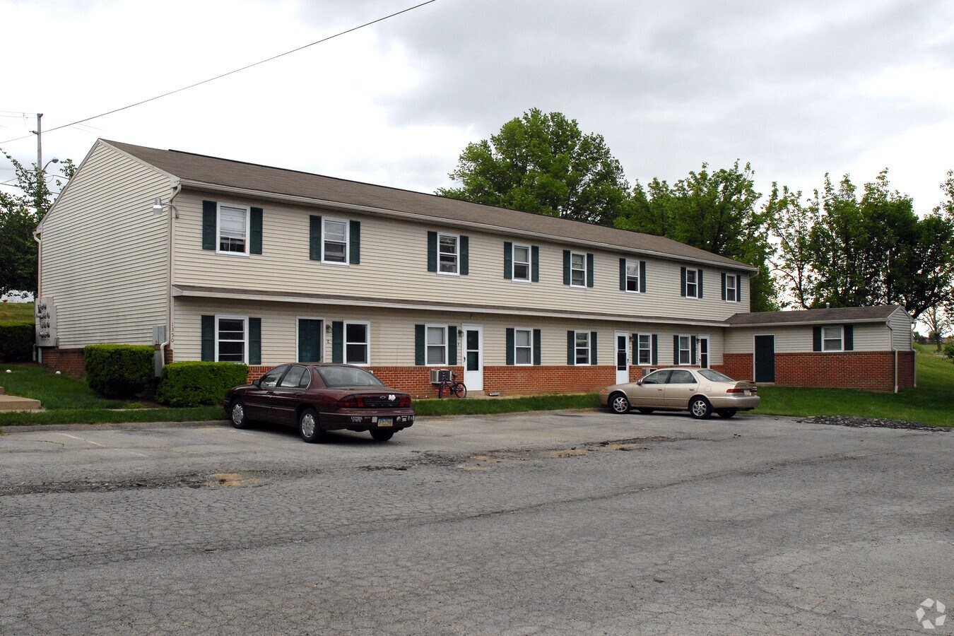Plaza Apartments - Plaza Apartments