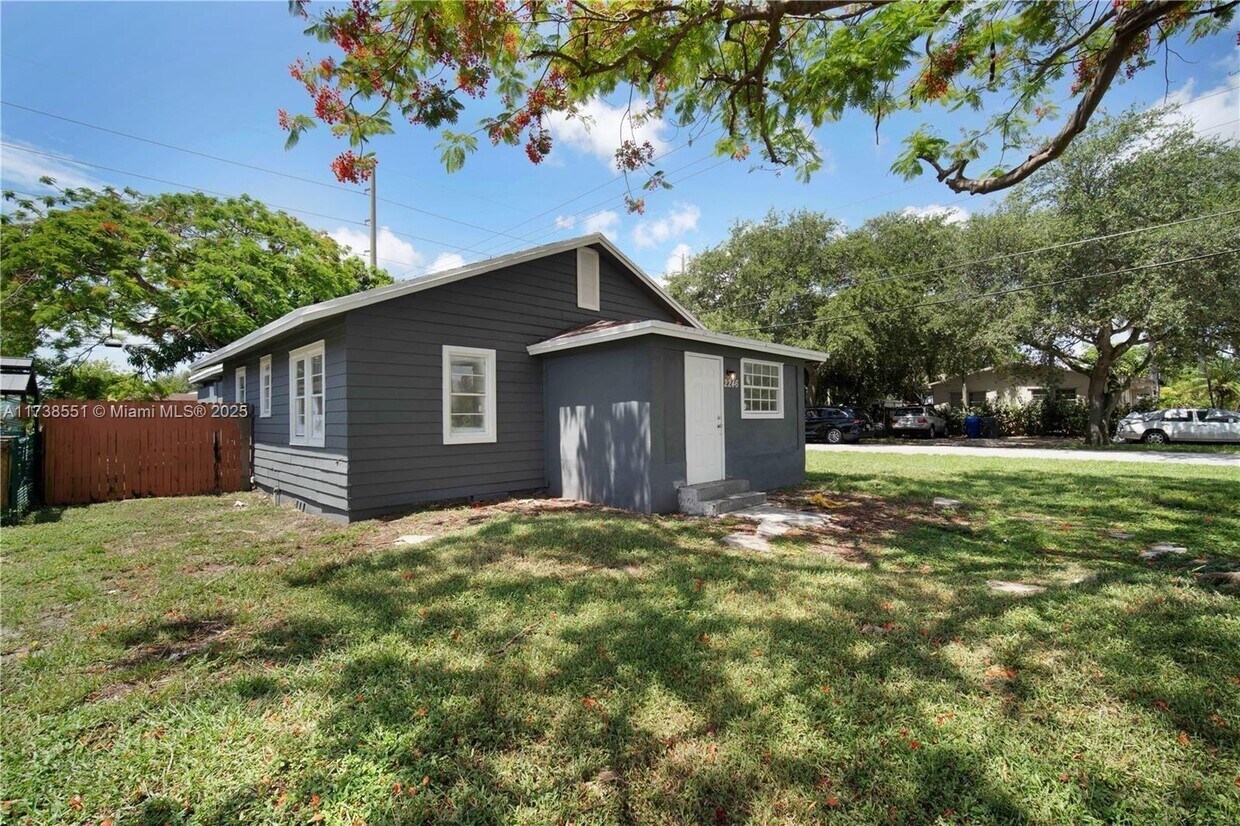 Photo - 2210 Cleveland St (Hollywood, FL)