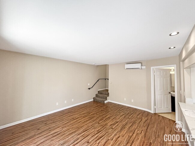 Photo - Beautiful 2B/2BA Townhouse w/ Washer/Dryer... Unit 159