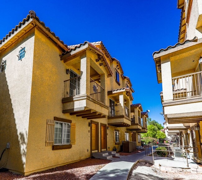 Photo - 4 Bed and 4 Bath Townhome In Gated North L...