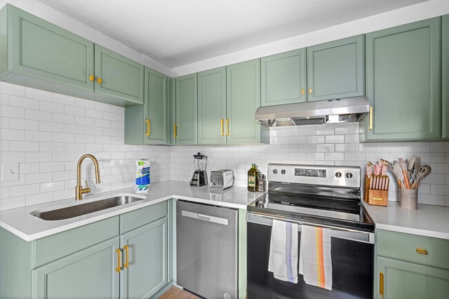 Photo - 111 E King St Unit ID1018200P