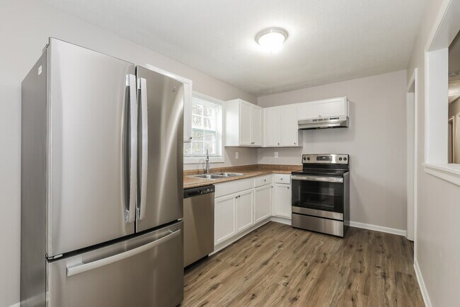 Photo - 1747 Glenn Pl