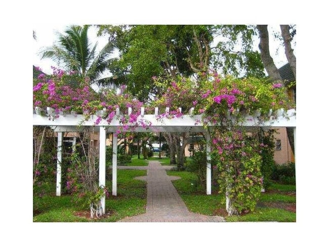 Photo - 770 SE 2nd Ave Unidad 105F