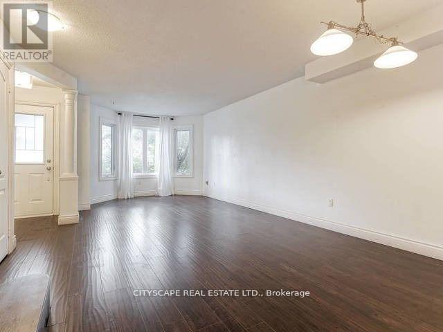 Photo - 2163 Oakpoint Rd