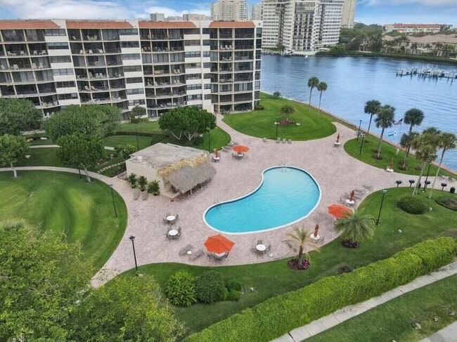 Photo - 859 Jeffery St Unit 506