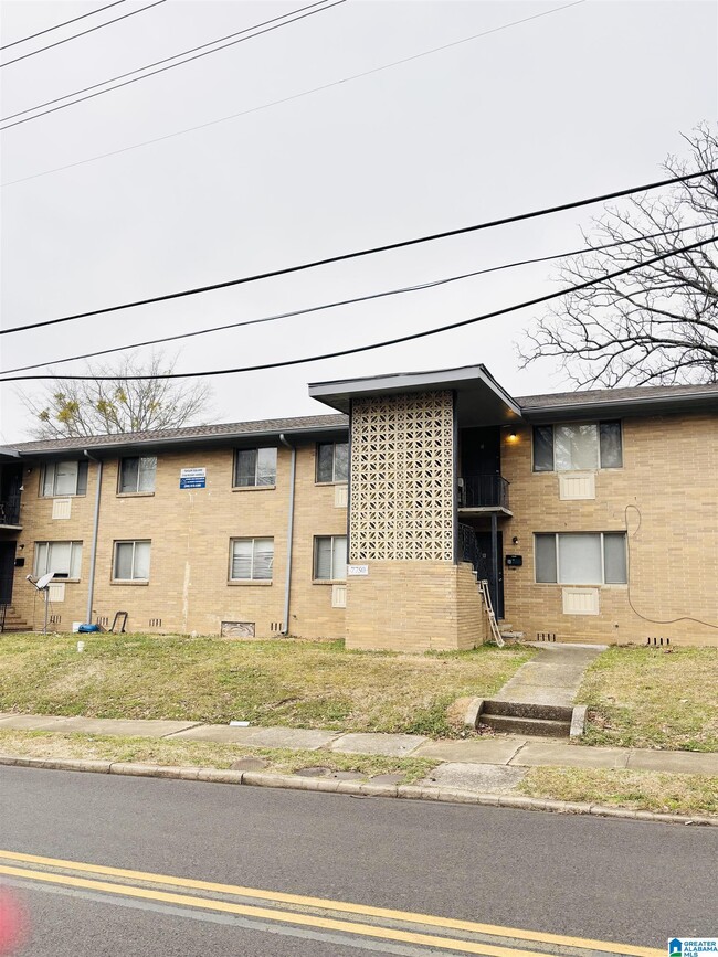 Building Photo - 7750 Rugby Ave Unit D