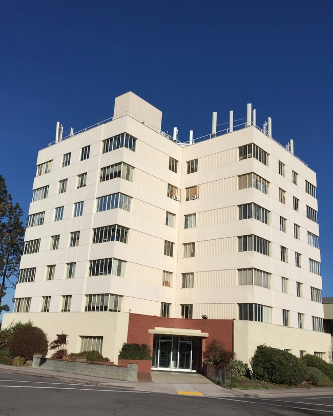 Medford Plaza Apartments - Medford Plaza Apartments
