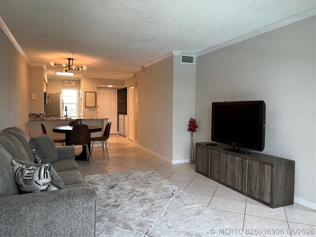 Photo - 2220 N Cypress Bend Dr Unit 301