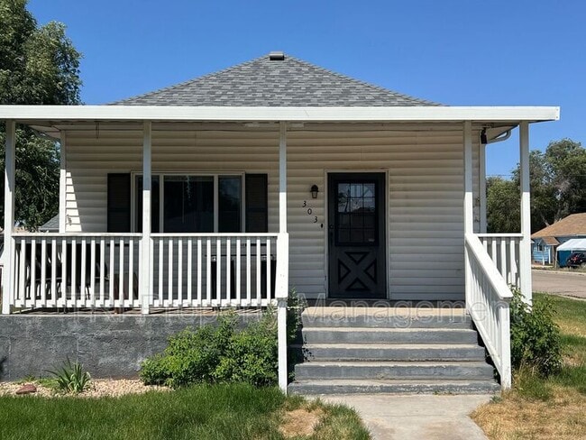 Building Photo - 303 3rd St