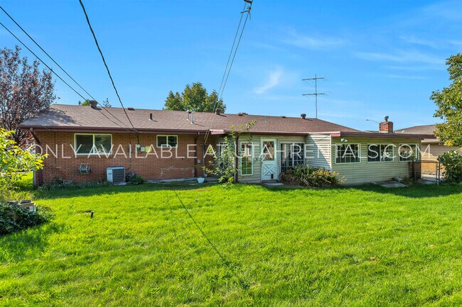 299 E 3200 N St