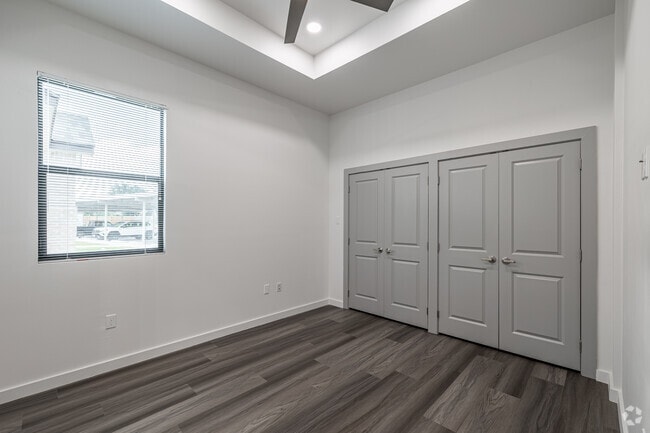 2BR, 2BA - 1,200 SF