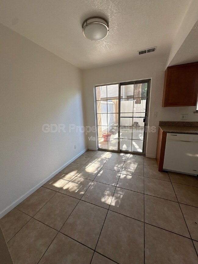 Photo - 704 Fruit Ave NW