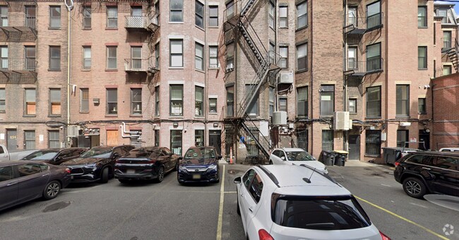 Building Photo - 250 Newbury St Unit 1R Rental