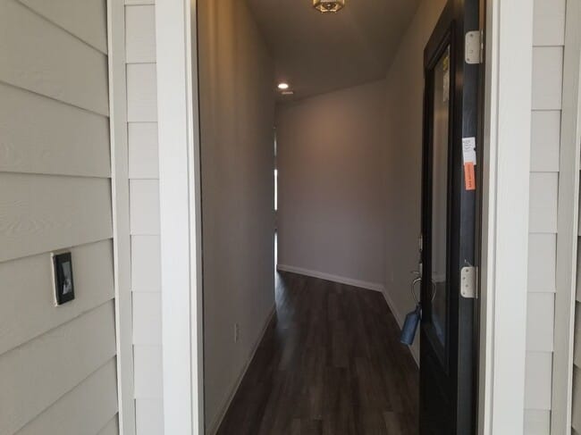 Photo - 210 Holland Pk