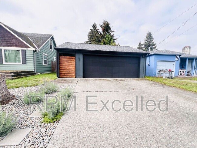 Photo - 107 N St. NE