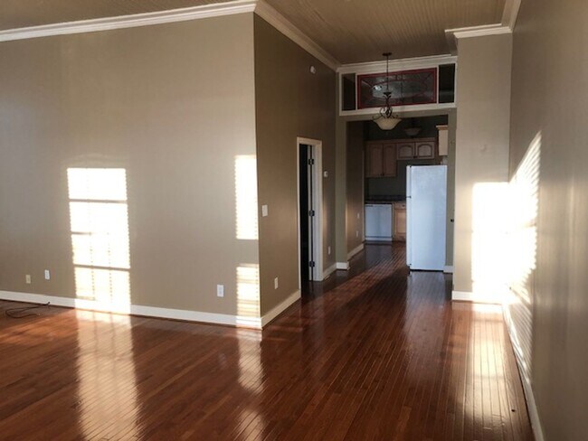 Photo - 109 N Spring St