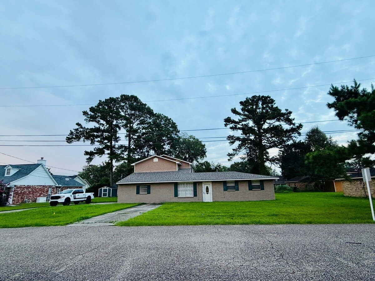 Photo - 2330 S John Ave