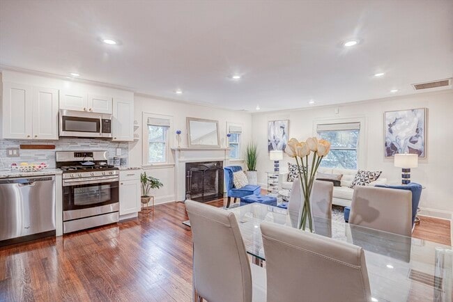 Photo - 147 Lowell Ave Unidad 147 Rental