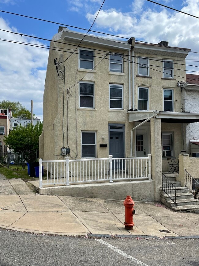 Building Photo - 179 Cotton St Rental