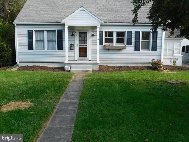 Building Photo - 310 Walnut St Rental