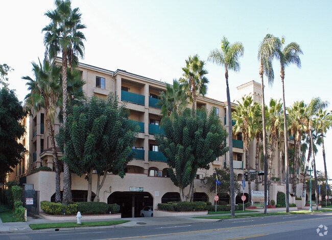 Broadway Plaza Apartments