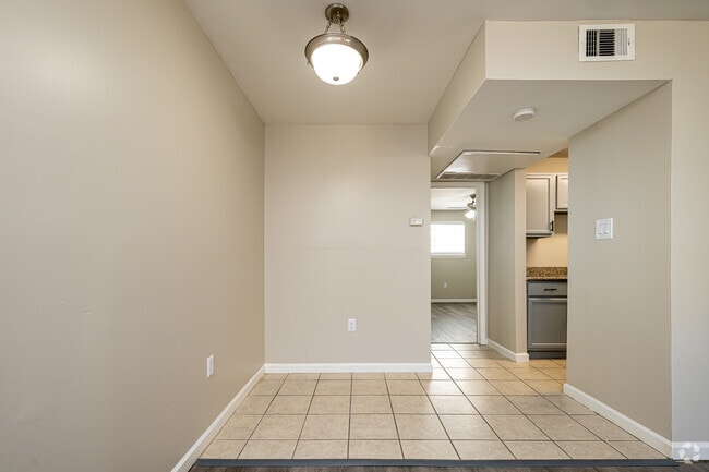 1BR, 1BA - 770SF - Dining Room