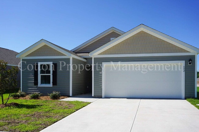 Building Photo - 602 Draymore Dr NE
