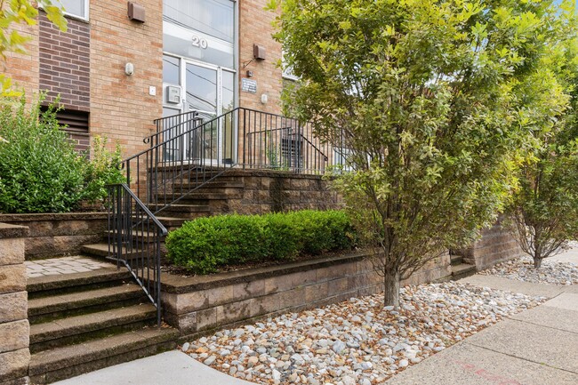 20 W Church St