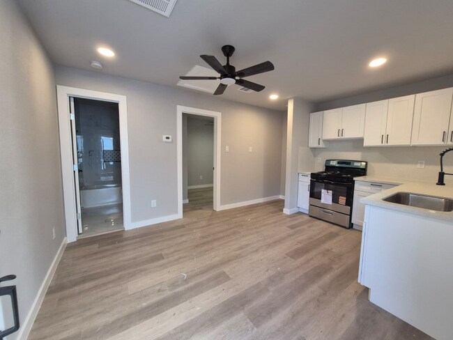 Photo - 3268 Holman St Unidad 4