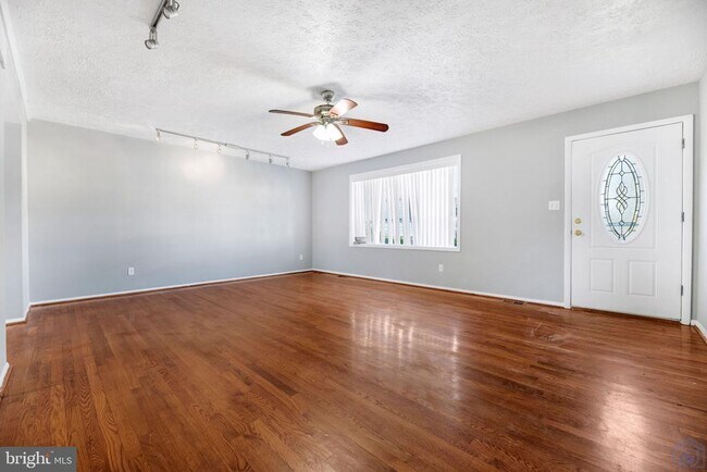 Photo - 421 Gatewood Ct