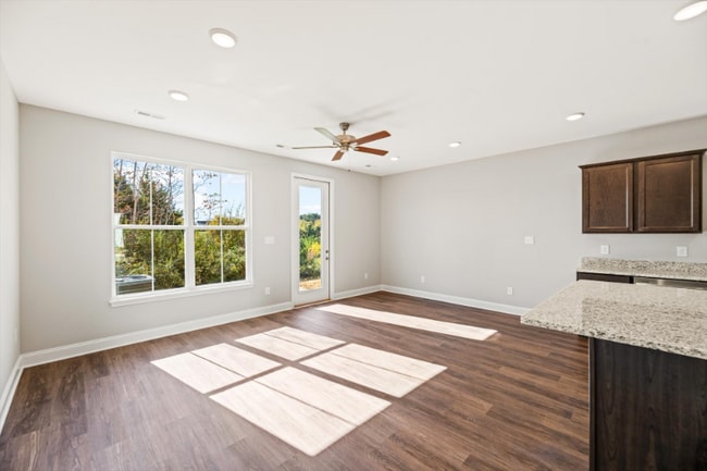 Photo - 375 Harper Village Way