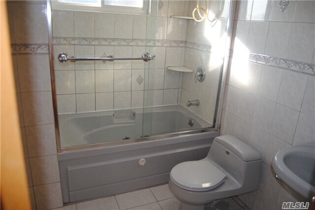 Photo - 86-59 Range St