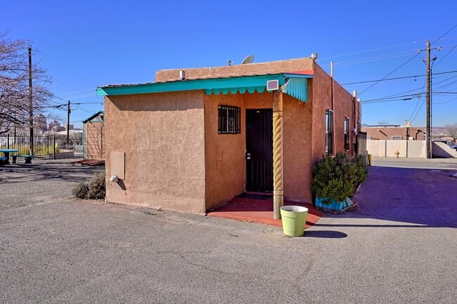 Building Photo - 1506 Edith Blvd NE