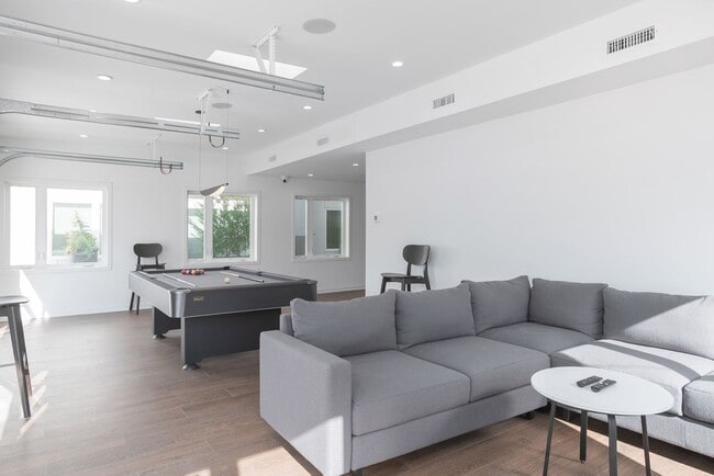 Photo - Graduate Pointe