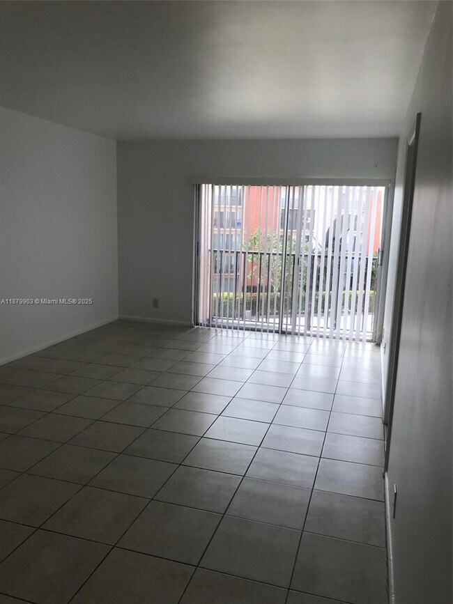 Photo - 8610 N Sherman Cir Unidad 406