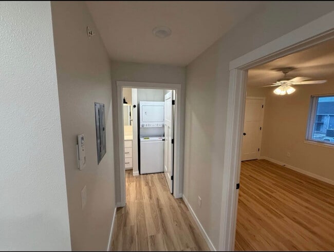 Photo - 102 8th Ave SW