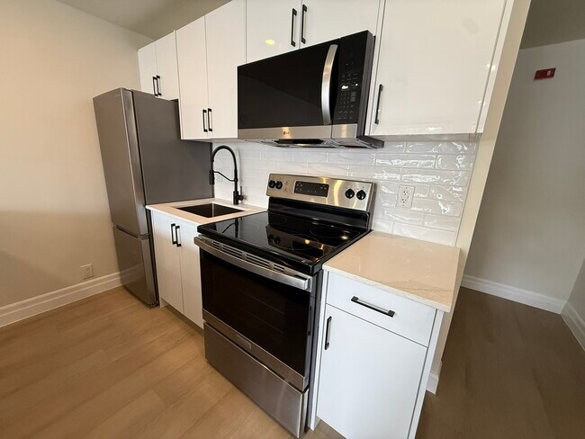 Photo - 7800 Lundy's Ln Unit 105