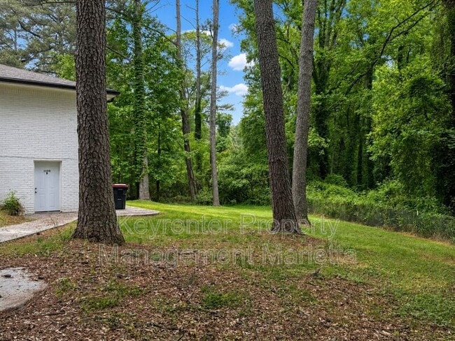 Photo - 1138 Gerald Pl SW