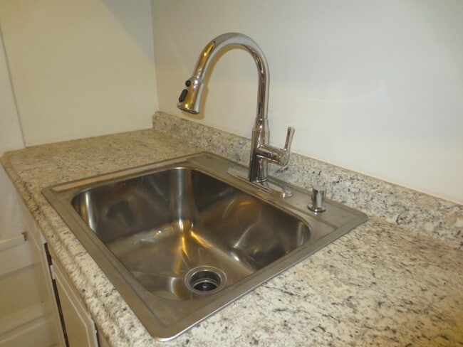 Photo - 123 W 1st Ave Unidad A