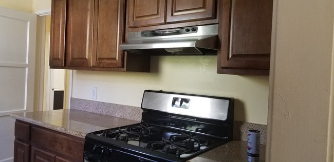 Photo - 1033 E Glenoaks Blvd Unidad 1033 1-2