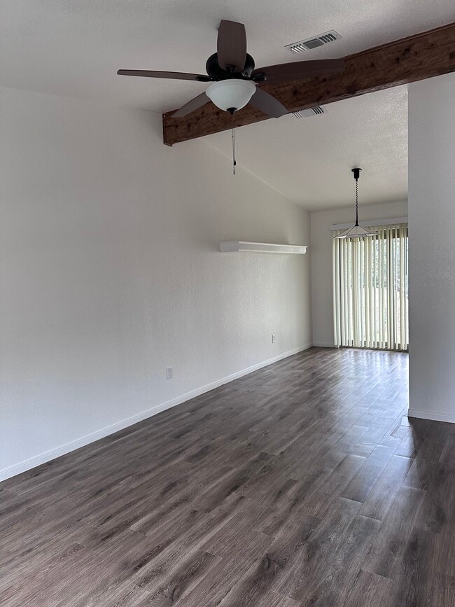 Photo - 1417 Janet Ln