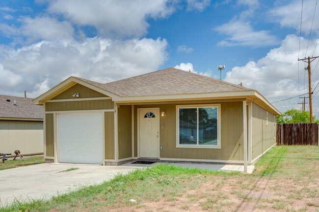 Building Photo - Cozy 3 bedroom Home