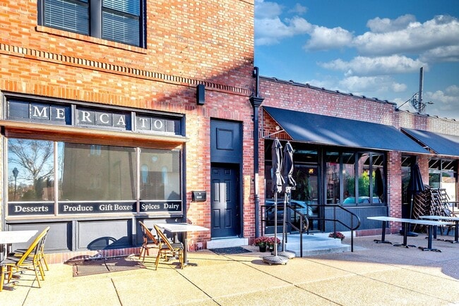 Photo - CONDO ON THE HILL 3 BED 1 BATH - Hardwood ...