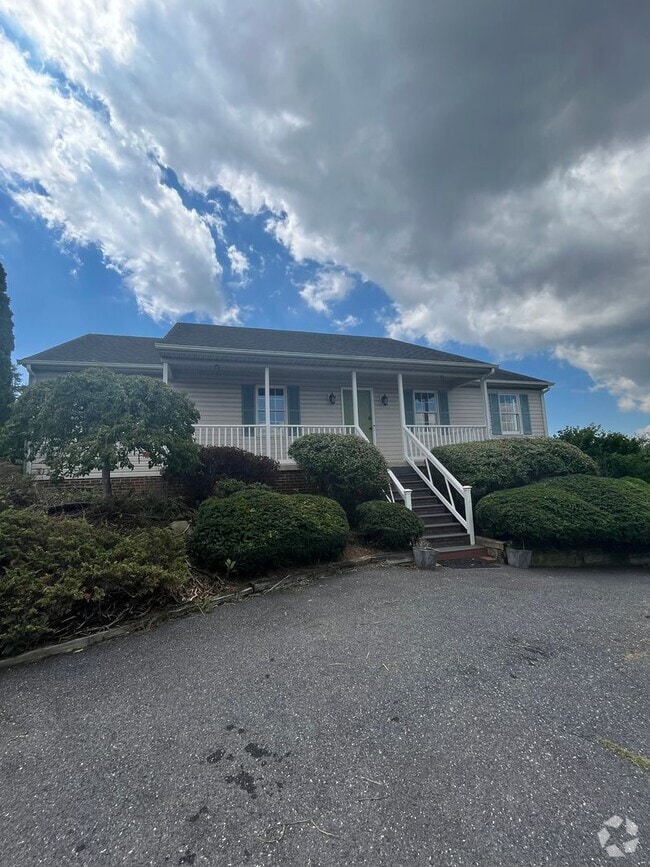 Building Photo - Beautiful 3 Bedroom house in Fishersville ...