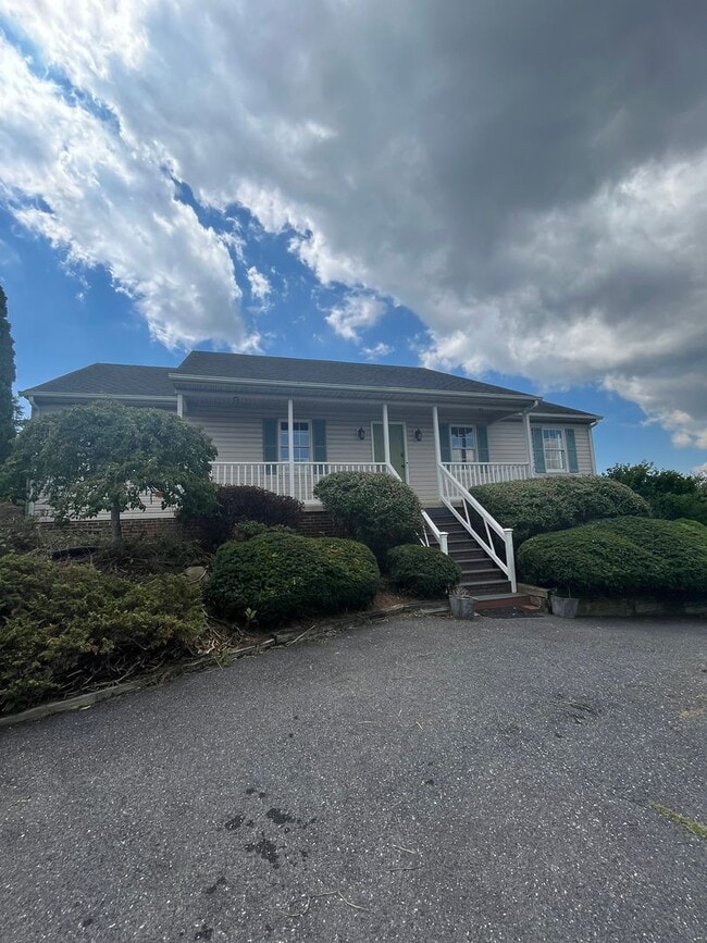 Beautiful 3 Bedroom house in Fishersville ... - Beautiful 3 Bedroom house in Fishersville ...