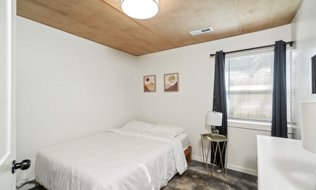 bedroom 2 - 1925 Trotter Ave